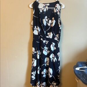 Elegant Floral Sleeveless Midi Dress - Navy and White